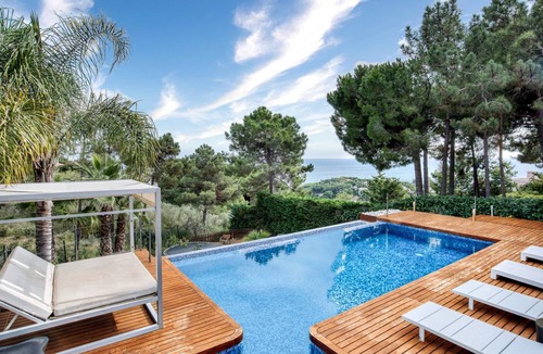 Sant Pol De Mar Villa | 200 m² Villa ∙ 4 bedrooms ∙ 8 guests