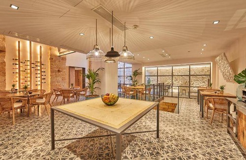 Mercat Hotel | 21 m² Hotel ∙ 127 guests