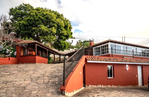 Santa Barbara House | 210 m² House ∙ 3 bedrooms ∙ 5 guests