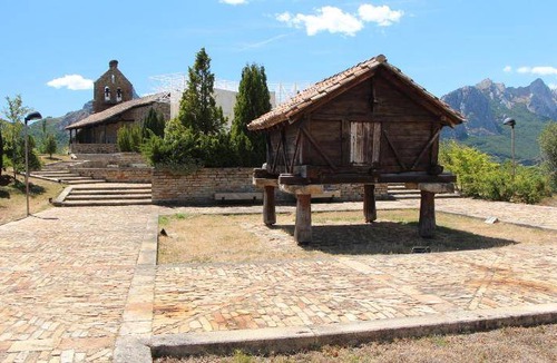 Cremenes Bed & Breakfast | 22 m² Bed and breakfast ∙ 3 guests
