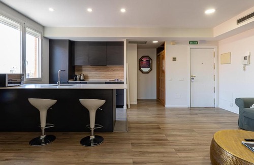 San Isidro Apartment | 23 DOWN TOWN IN METRO IN 5 Station straigh WIFI AC