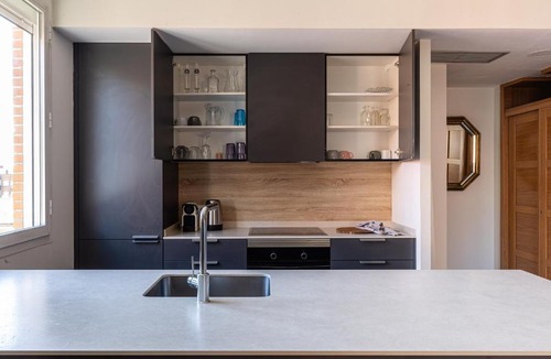 San Isidro Apartment | 23 DOWN TOWN IN METRO IN 5 Station straigh WIFI AC