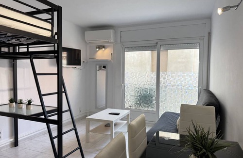 Roses Town Center Apartment | 23 m² Studio flat ∙ 1 bedroom ∙ 4 guests