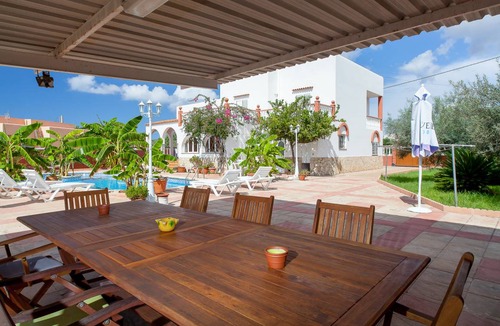 San Antonio Bay Villa | 250 m² Villa ∙ 5 bedrooms ∙ 10 guests
