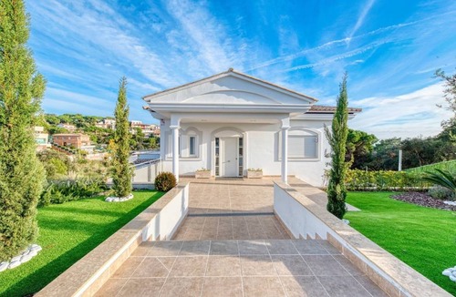 Lloret de Mar Villa | 250 m² Villa ∙ 5 bedrooms ∙ 12 guests