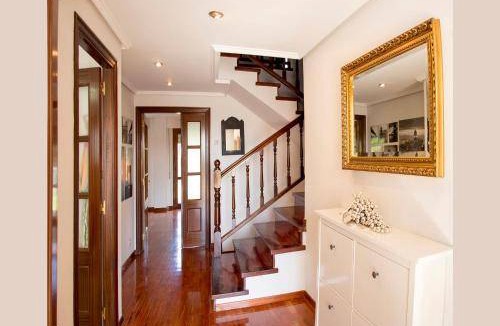 Haro House | 280 m² House ∙ 5 bedrooms ∙ 8 guests