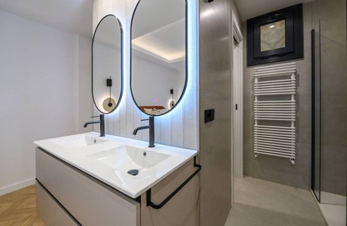 Trafalgar Apartment | 2BR 2BA | Almagro Residence | Quiet Luxury Stay