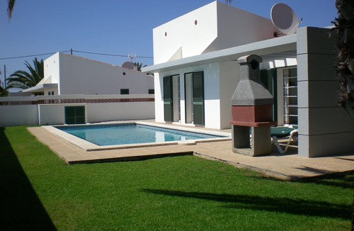 Alayor Villa | 3 Bed, 2 bathroom villa, large private pool in lovely quiet cul-de-sac Location