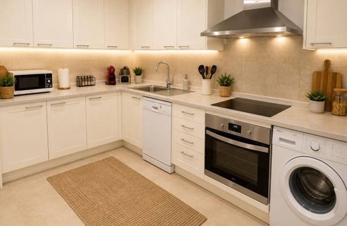 Golden Mile Apartment | 3-bedroom apartment, sea view - in Marbella