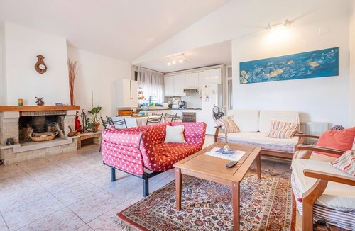 Can Carbonell House | 3 bedroom awesome home in Can Carbonell