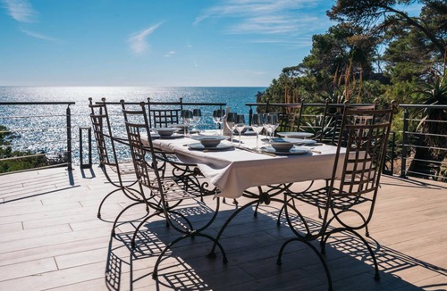 Palamos Villa | 300 m² Villa ∙ 7 bedrooms ∙ 12 guests
