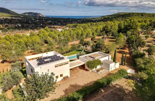 Sant Carles de Peralta House | 300 m² House ∙ 4 bedrooms ∙ 8 guests
