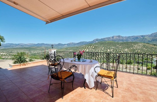 Cazorla House | 300 m² House ∙ 5 bedrooms ∙ 12 guests