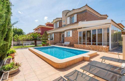Pont d'Inca Villa | 300 m² Villa ∙ 3 bedrooms ∙ 7 guests