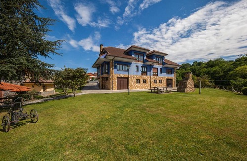Sevares Ski Chalet | 320 m² Chalet ∙ 5 bedrooms ∙ 12 guests