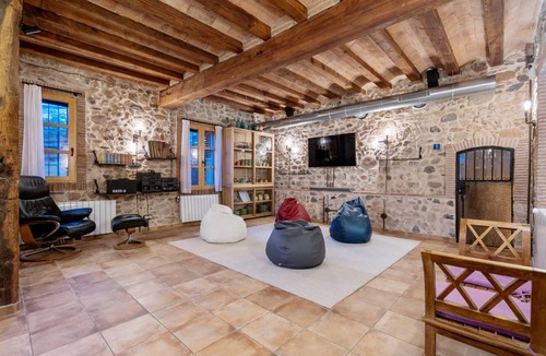 L'Ametlla del Valles House | 336 m² House ∙ 6 bedrooms ∙ 12 guests