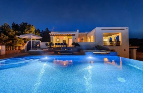 Cala de Bou Villa | 346 m² Villa ∙ 4 bedrooms ∙ 8 guests