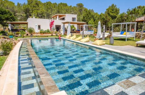 Sant Antoni de Portmany Villa | 350 m² Villa ∙ 5 bedrooms ∙ 10 guests