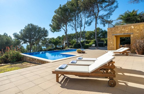 Tamarit Villa | 350 m² Villa ∙ 5 bedrooms ∙ 7 guests