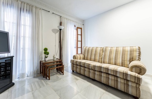 Fuengirola City Centre House | 363 m² House ∙ 6 bedrooms ∙ 14 guests
