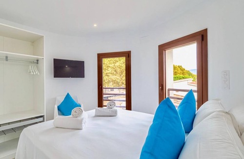 Empuriabrava Resort | 380 m² Resort ∙ 9 bedrooms ∙ 18 guests