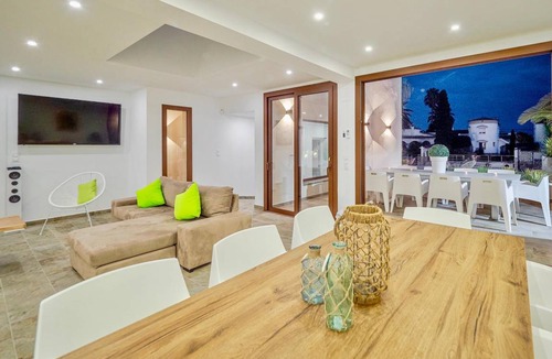Empuriabrava Resort | 380 m² Resort ∙ 9 bedrooms ∙ 18 guests