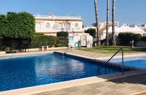 Los Alcazares Villa | 4 Bed 3 Bath Villa Sleeps 8, Pool Wifi TV Close to Beach Restaurants and Shops