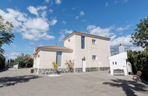 Lliria Ski Chalet | 4-bedrooms villa in Liria, 25 min to Valencia