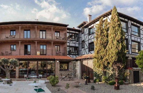 Jerte Hotel | 40 m² Hotel ∙ 2 guests