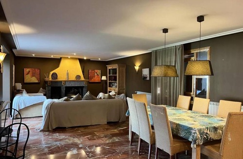 Torres de Barbues House | 400 m² House ∙ 5 bedrooms ∙ 14 guests