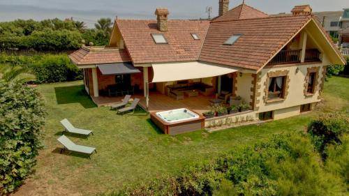 Cabo de Ajo Villa | 400 m² Villa ∙ 5 bedrooms ∙ 16 guests