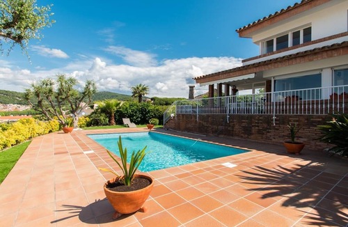 Canet de Mar Villa | 453 m² Villa ∙ 5 bedrooms ∙ 10 guests