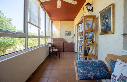 El Albir Villa | 5-bed chalet in Albir, with swimming pool, AC, 20-min-walk to beach.