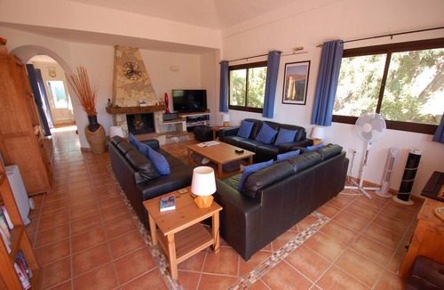 Lajares Villa | 5* spacious luxury Villa 3 bed 2 bathrooms, indoor heated pool and hot tub.
