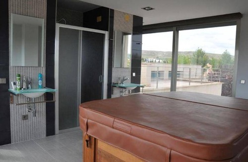 Petrer Villa | 5000 m² Villa ∙ 5 bedrooms ∙ 10 guests