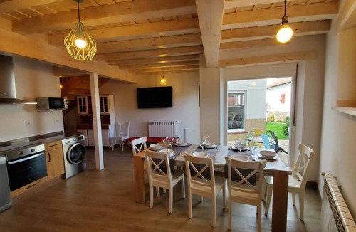 Salces House | 550 m² House ∙ 8 bedrooms ∙ 18 guests