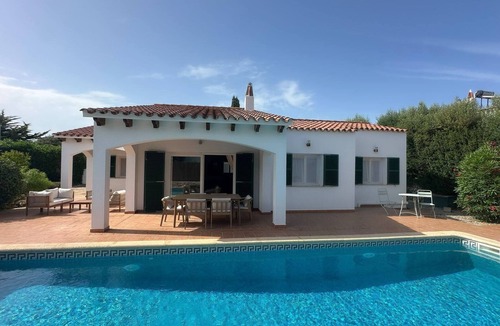 Trebeluger House | 6 person house with private pool and garden