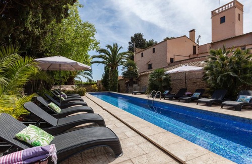Vilanova I la Geltru Villa | 600 m² Villa ∙ 25 bedrooms ∙ 40 guests