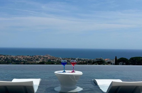 Alella Villa | 600 m² Villa ∙ 5 bedrooms ∙ 11 guests