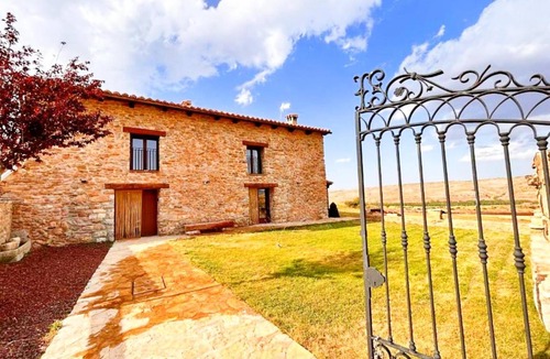 Allepuz House | 650 m² House ∙ 4 bedrooms ∙ 13 guests