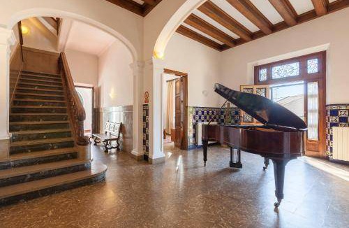 Cabrils Villa | 700 m² Villa ∙ 8 bedrooms ∙ 20 guests