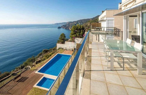 Sant Feliu de Guixols Apartment | 78 m² Apartment ∙ 3 bedrooms ∙ 4 guests