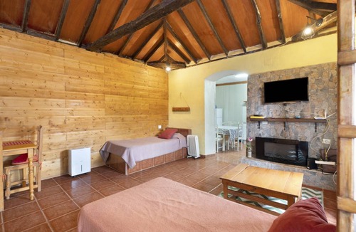 Santa Cruz de Tenerife Ski Chalet | 80 m² Chalet ∙ 1 bedroom ∙ 7 guests