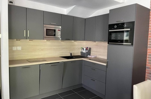 Eaux-Bonnes Apartment | 80m from resort center, 4th floor, swimming pool, tv, ski locker, 87m², Gourette