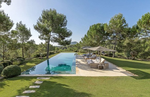 Sant Joan de Labritja Villa | 894 m² Villa ∙ 8 bedrooms ∙ 16 guests