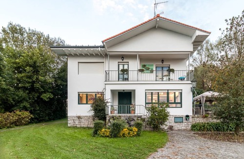 Colindres House | 92 m² House ∙ 6 bedrooms ∙ 12 guests