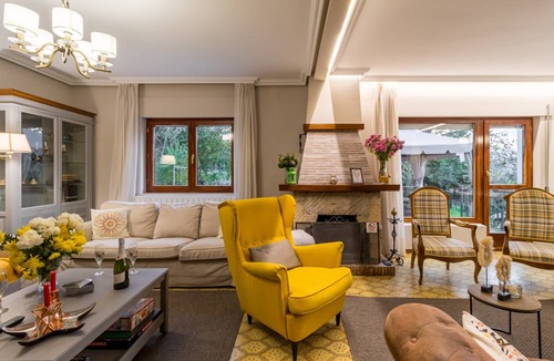 Colindres House | 92 m² House ∙ 6 bedrooms ∙ 12 guests