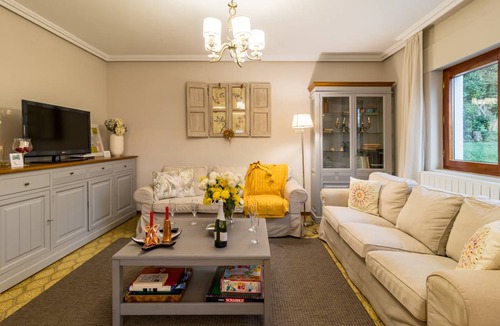 Colindres House | 92 m² House ∙ 6 bedrooms ∙ 12 guests