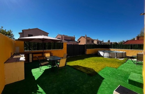 Basardilla Ski Chalet | A 10 Minutos de Segovia Chalet con Jardín y Piscina en Pueblo Maravilloso