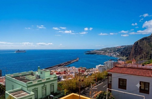 Santa Cruz de la Palma Ski Chalet | A Balcony Overlooking the Atlantic Ocean: Villa, Garden, and Endless Views (S/C La Palma)